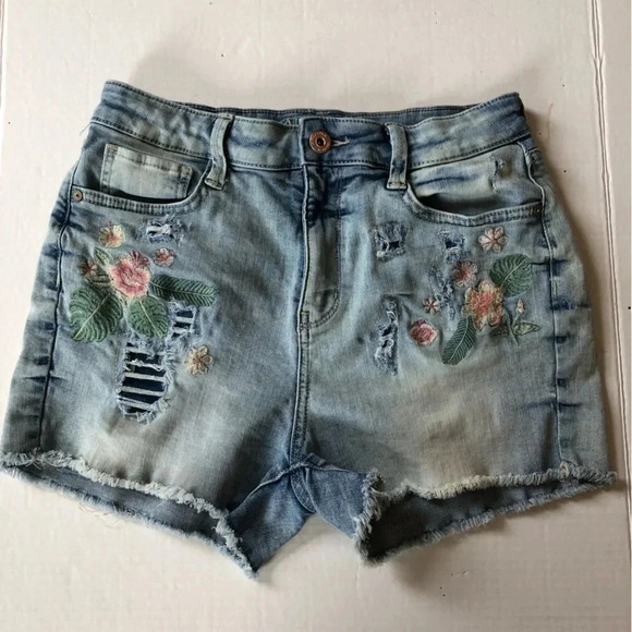 Arizona Jean Co. Floral Embroidered Shorts - Picture 2 of 10